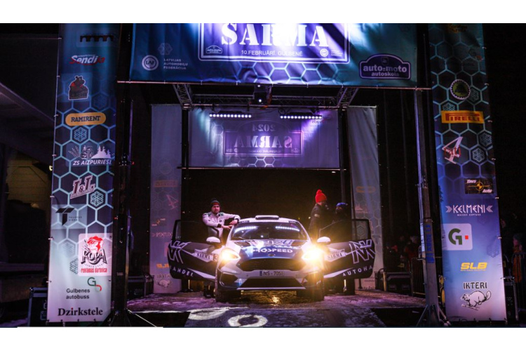 Sportisti rallija Sarma 2024 atklāšanā slavē ātrumposmus