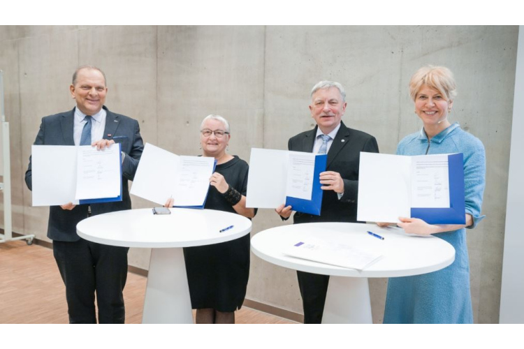 Parakstīts sadarbības memorands par kvalitatīvas izglītības pieejamību, skolotāju sagatavošanu un profesionālo pilnveidi