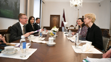 Valsts prezidents ar izglītības un zinātnes ministri pārrunā skolu tīkla finansēšanas modeļa ieviešanu