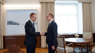Valsts prezidents ar aizsardzības ministru pārrunā aizsardzības spēju nostiprināšanu Latvijas austrumu pierobežā