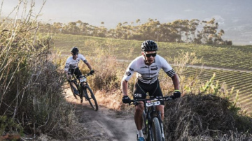 “Cape Epic” priekšpēdējā posmā mainās laika apstākļi; latvieši joprojām topā