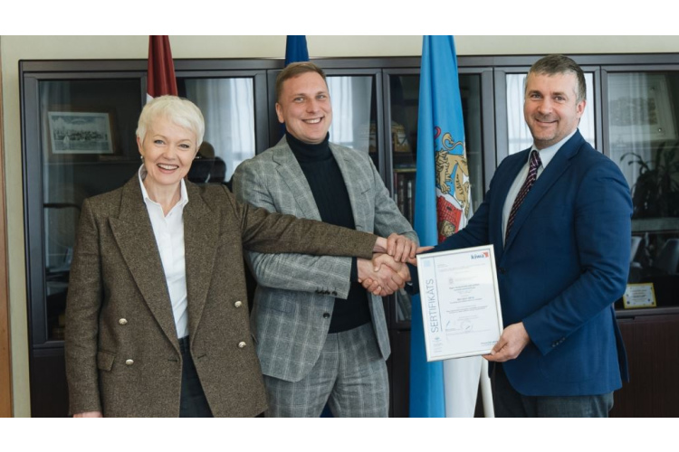 Rīgas pašvaldība saņem starptautisko ISO 9001 kvalitātes vadības sistēmas sertifikātu