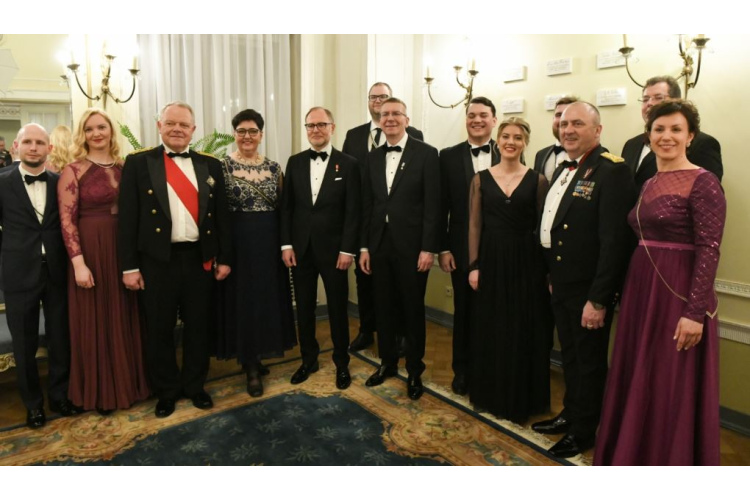 FOTO/VIDEO: Valsts prezidenta Edgara Rinkēviča dalība pulkveža Oskara Kalpaka labdarības ballē