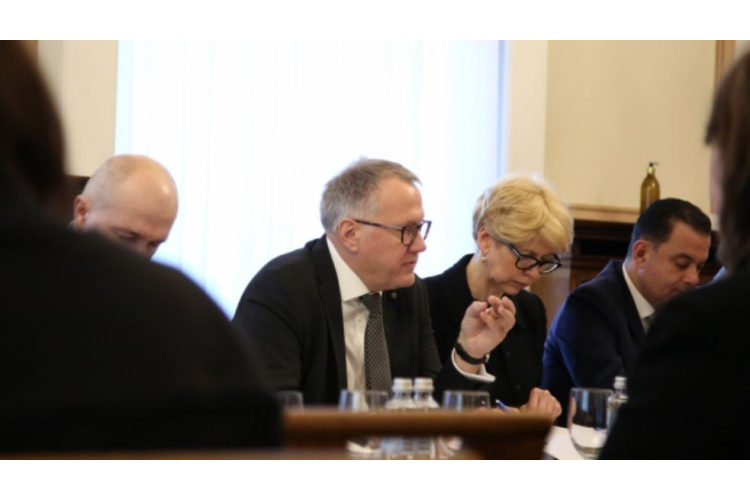 Vienojas par risinājumu ES fondu 2021. – 2027. gada programmas investīciju risku novēršanai