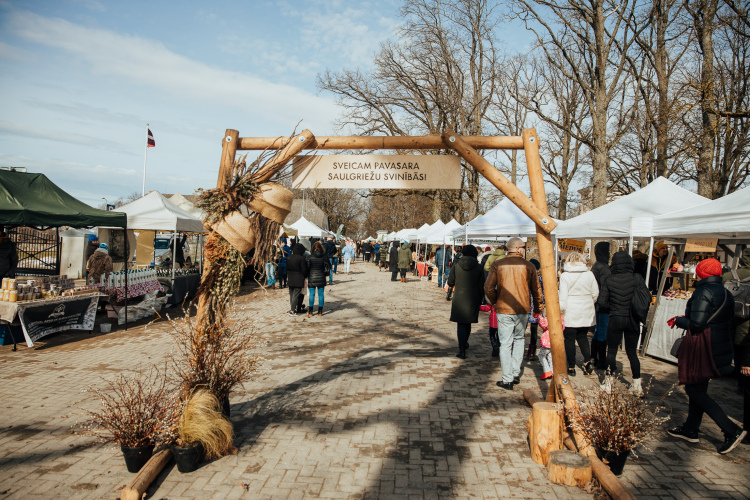 Valmiermuižā aicina uz pavasara saulgriežu svinībām un tirdziņu GARDU MUTI un GreenFest