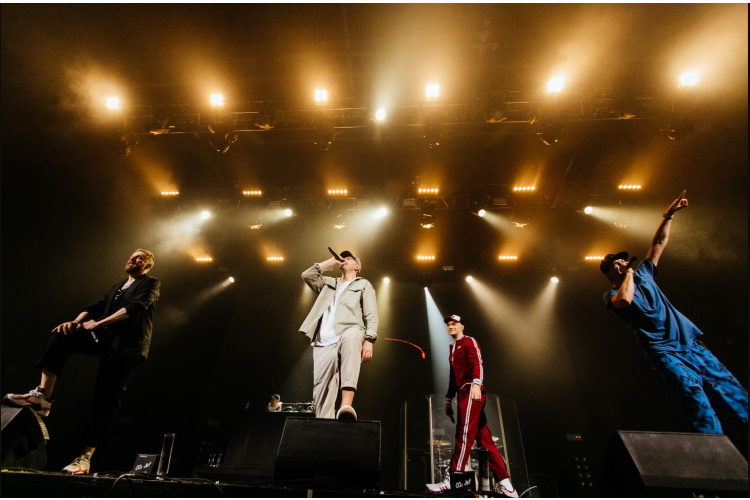 Rīgā ar lielkoncertu uzstāsies populāra hiphopa grupa “Kasta”