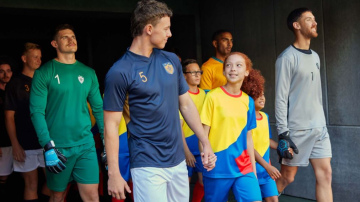 Latvijā sākas UEFA EURO 2024™ “Lidl Kids Team” atlase –  11 bērni varēs ievest laukumā  spēlētājus