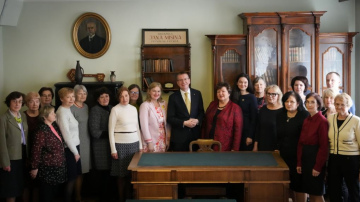 Valsts prezidents apmeklē Latvijas Universitātes Akadēmisko bibliotēku