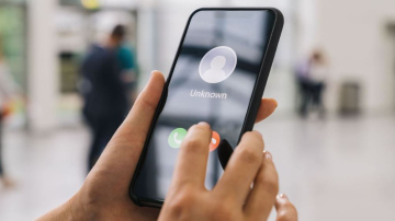“Tele2” ik mēnesi bloķē 100 000 īsziņu, ko izsūta troļļu fermas un boti