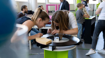 Ar īpašu programmu bērniem un ģimenēm pirmo dzimšanas dienu svinēs RTU zinātkāres centrs «Futurimo Rīga»