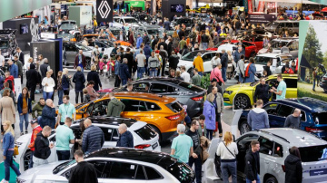 Ar jaudīgām auto pirmizrādēm un elpu aizraujošiem šoviem piektdien Ķīpsalā durvis vērs izstāde “Auto 2024”!