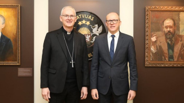 Ārlietu ministrijas valsts sekretārs tiekas ar Svētā Krēsla apustulisko nunciju Latvijā