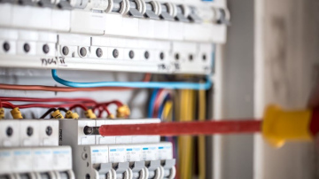 Elektroenerģijas cenu prognozes: kādi ir gaidāmie izmaiņu virzieni un ietekme uz patērētāja izdevumiem