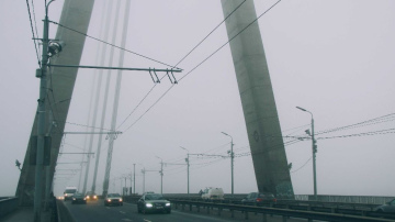 Aptauja: iedzīvotāji par agresīvākajiem ceļu satiksmes dalībniekiem uzskata autovadītājus un motociklistus