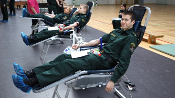 Valsts robežsardzes koledžas personāls ziedoja asinis