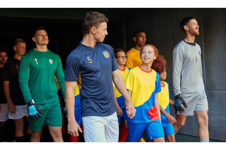 Latvijā sākas UEFA EURO 2024™ “Lidl Kids Team” atlase –  11 bērni varēs ievest laukumā  spēlētājus