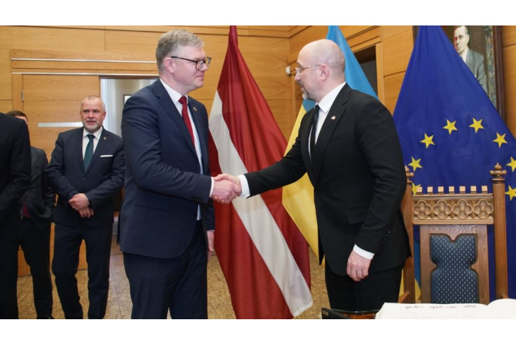Ukrainas premjers Rīgas domē tiekas ar Latvijas pašvaldību pārstāvjiem