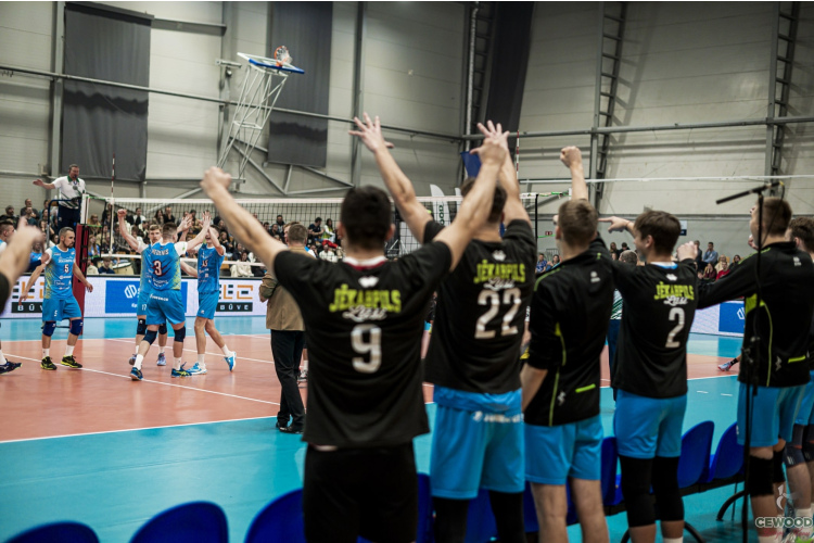 Latvijas volejbola čempionāta finālsēriju ar uzvaru piecos setos sāk SK “Jēkabpils Lūši”