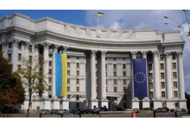 Ukrainas deputāti protestē Kremlim pietuvinātā uzņēmēja izvirzīšanu Nobela miera prēmijai