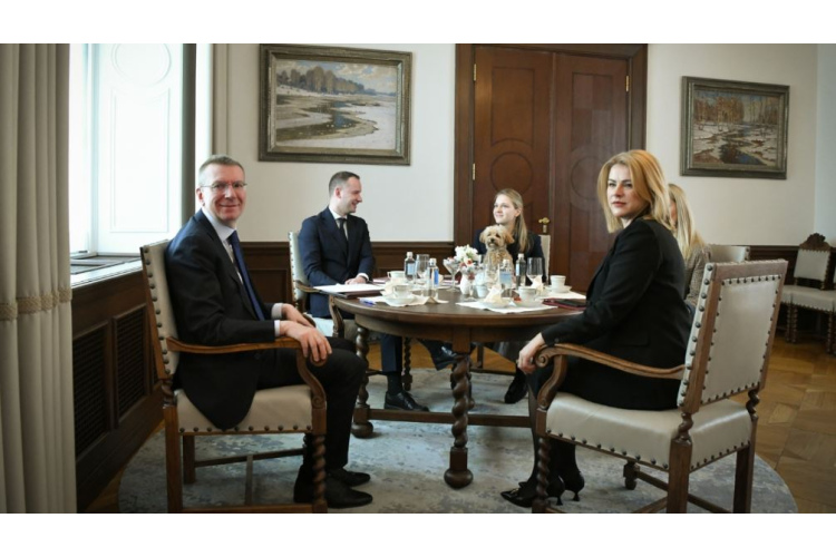 FOTO/VIDEO: Valsts prezidenta Edgara Rinkēviča un Ministru prezidentes Evikas Siliņas tikšanās un preses konference