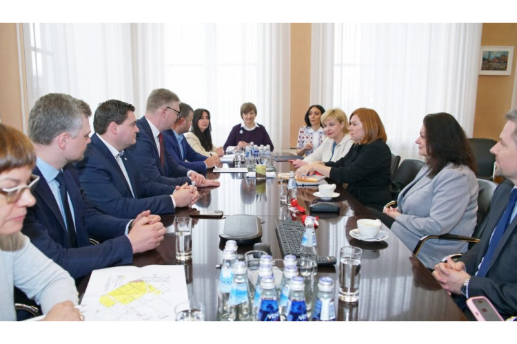 Rīgas pašvaldība rosina pēc iespējas ātrāk atrast labākos risinājumus zemes izmantošanai pie lidostas “Rīga”