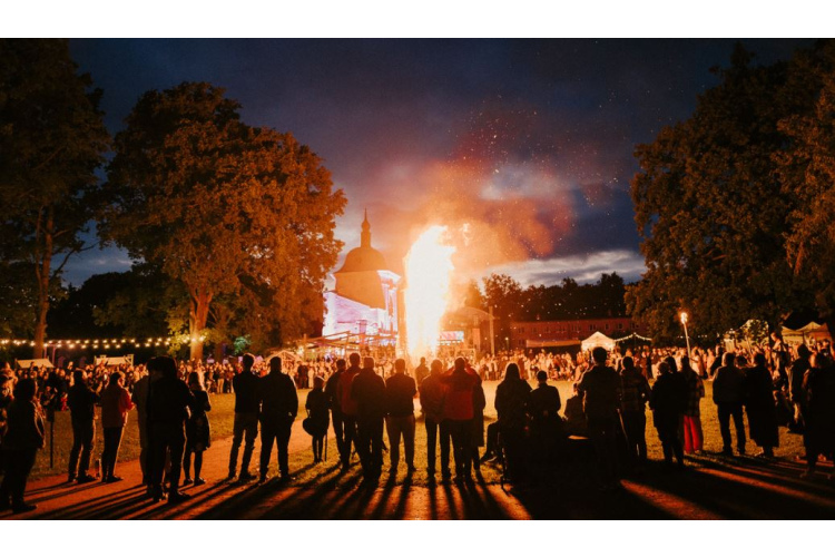 Ar vērienīgu ārvalstu un vietējo mūziķu uzstāšanos 6. jūlijā Valmiermuižā skanēs mūsdienu etnomūzikas festivāls