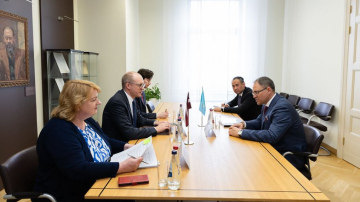 Valsts sekretārs tiekas ar Kazahstānas ārlietu ministra vietnieku