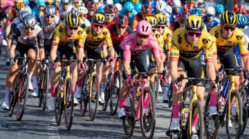 Riteņbraukšanas eksperts Robijs Makīvens: “Giro d’Italia” sacensību priekšgalā ir Tadejs Pogačars
