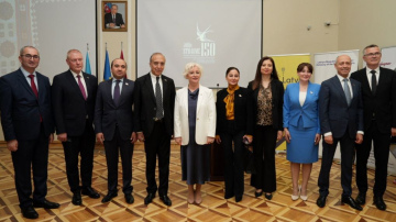 Saeimas priekšsēdētāja Daiga Mieriņa atklāj Jūlijam Straumem veltītu izstādi Baku