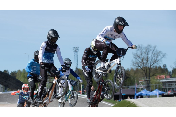 Ar Langmaņa uzvaru Pro Open klasē startē “Crystal Dent” BMX LK sezona