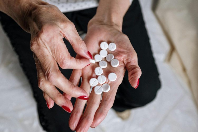 Farmaceite iesaka, kā senioru vidū veicināt zāļu pareizu lietošanu