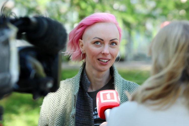 Dermatoloģe: pat cilvēki, kuriem bijuši ļaundabīgi ādas veidojumi, neizprot profilakses nozīmi