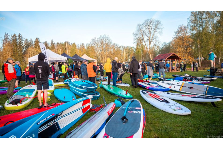 100 kilometrus garais maratons Salacā brīvdienās pulcēja SUP airētājus