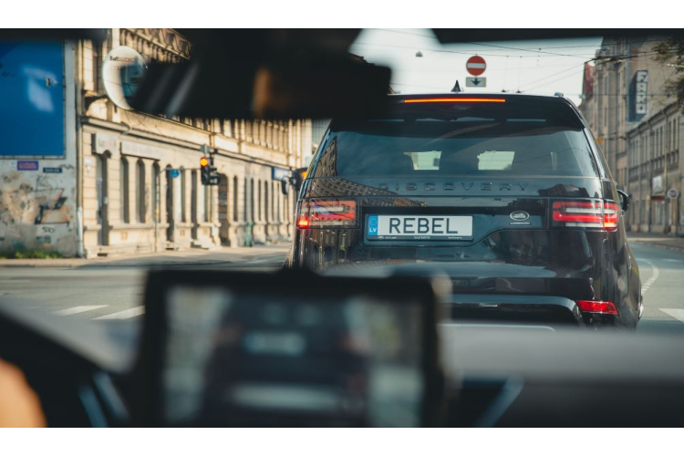 Policija aicina iedzīvotājus saudzīgi izturēties pret koplietošanas transportlīdzekļiem
