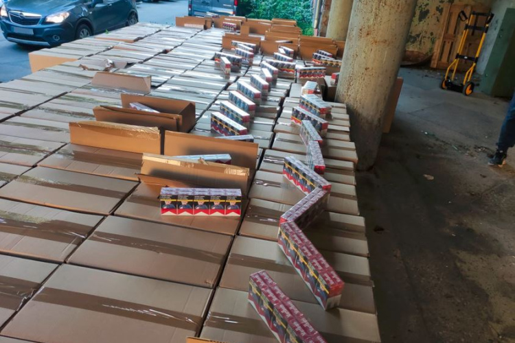 Valsts policija Rīgā un Zemgalē atsavina aptuveni divus miljonus nelegālo cigarešu