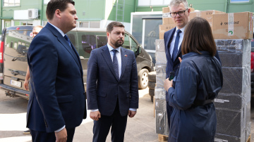 Rīgas pašvaldība dāvina 100 datorus Ukrainas skolām