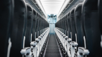 Iesaka eksperts: ko darīt, ja lidojuma laikā sastopaties ar turbulenci