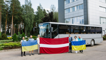 Ar Olainfarm atbalstu biedrība SICH Ukrainā nogādā pasažieru autobusu, farmaceitiskos produktus un citas preces