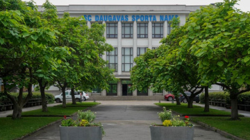 Rīgas pašvaldība atjaunos Daugavas sporta nama ēku, peldbaseina telpu un priekšlaukumu