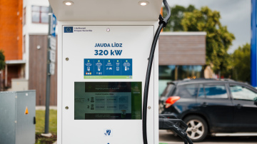 “Virši” atklāj jaudīgāko elektroauto uzlādes punktu Rīgā un aicina nedēļas nogalē uzlādēties bez maksas