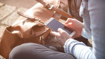 “Tele2” klienti gada laikā sarunām pa mobilo telefonu velta 2,3 miljardus minūšu; patērēto datu apjoms piecu gadu laikā