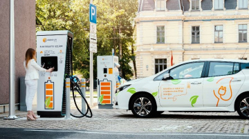 ELVI un Elektrum Drive atklās pirmo kopīgo elektroauto uzlādes staciju