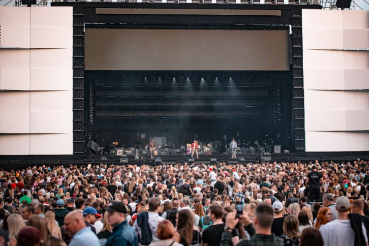 FOTO: Izskanējis grandiozais sadziedāšanās koncerts – 3.Lielais koncerts Mežaparkā.
