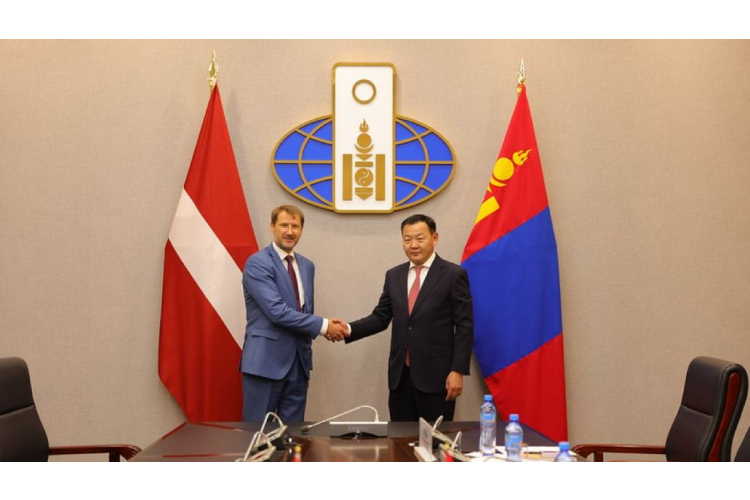Latvija un Mongolija pārrunā drošības izaicinājumus Eiropā un Austrumāzijā