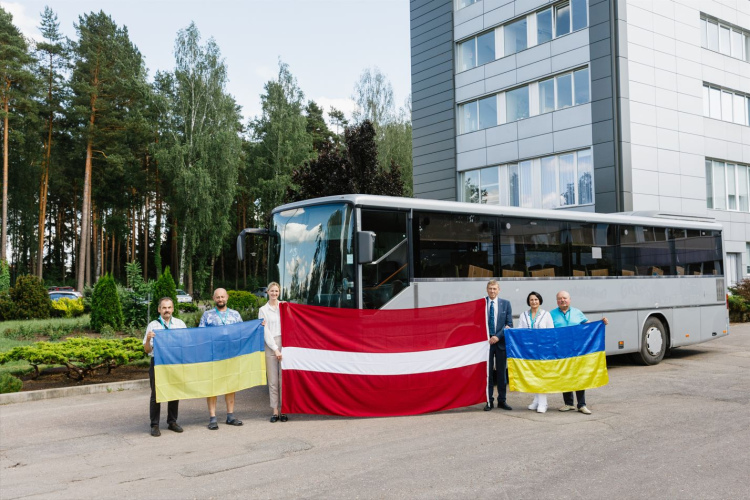 Ar Olainfarm atbalstu biedrība SICH Ukrainā nogādā pasažieru autobusu, farmaceitiskos produktus un citas preces