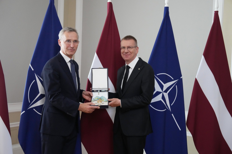 Valsts prezidents pasniedz Triju Zvaigžņu ordeni NATO ģenerālsekretāram Jensam Stoltenbergam