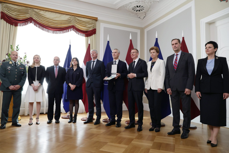 Valsts prezidents uzņem NATO Austrumu flanga valstu pārstāvjus, piedaloties arī ārlietu ministrei