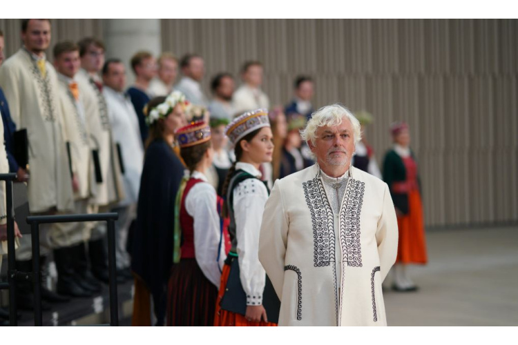 Rīgas kamerkoris “Ave Sol” apdziedās vasaras saulgriežu mistēriju