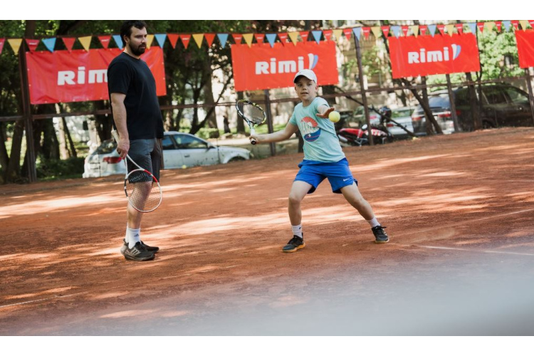 Latvijas Tenisa savienības un Rimi vasaras bezmaksas treniņiem pieteikušies 295 bērni