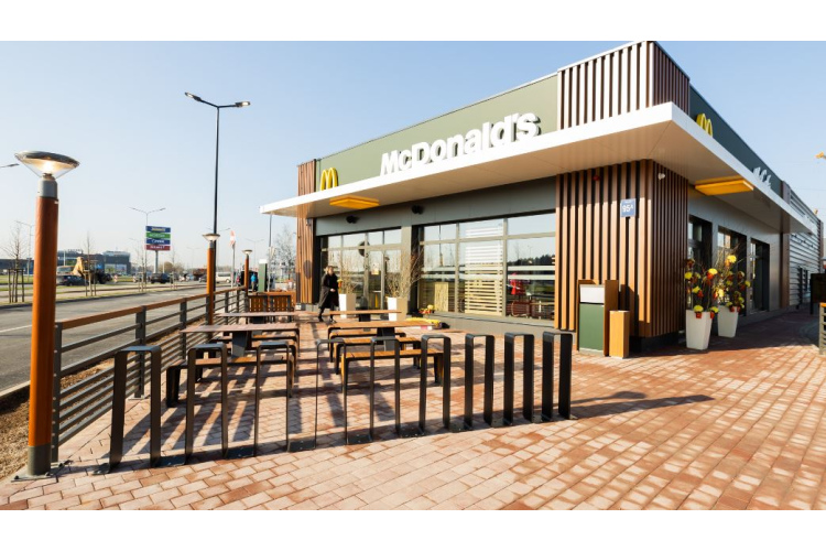 McDonald's 2023. gadā 14 restorānos Latvijā apkalpojis vairāk nekā desmit miljonus klientu